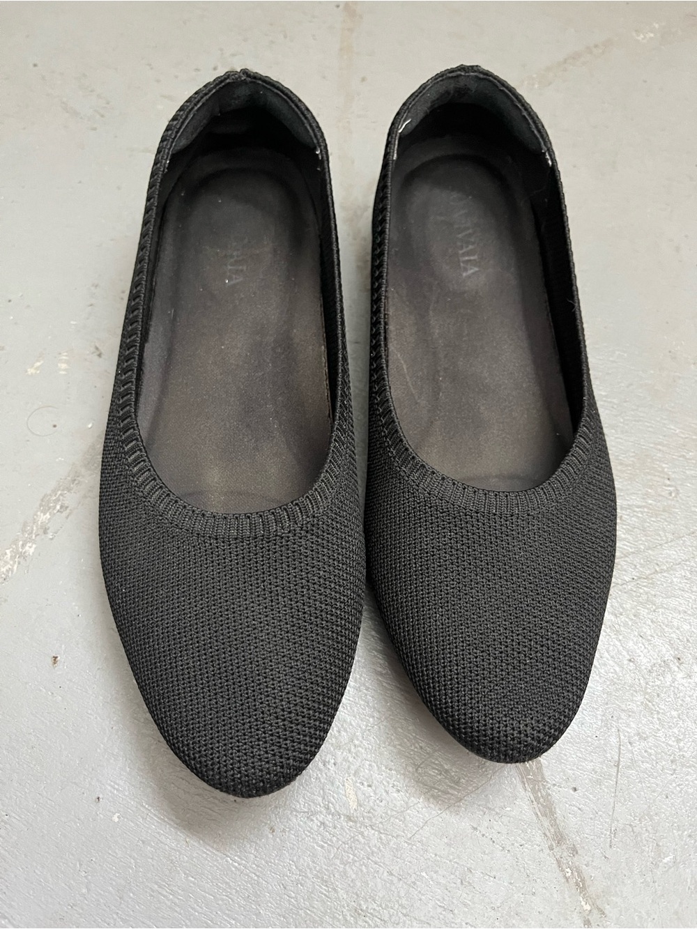 Vivaia round almond toe ballet flats black